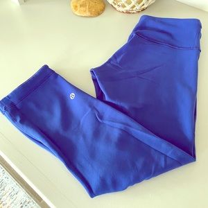 Reversible lululemon wunder under cropped leggings